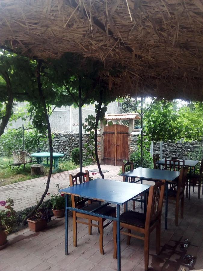 Cottage And Gigo Papa'S Wine Cellar Кварели Экстерьер фото