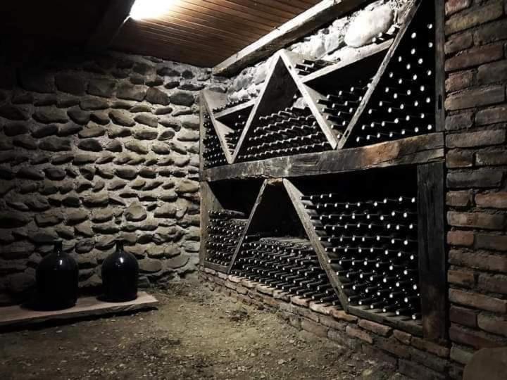 Cottage And Gigo Papa'S Wine Cellar Кварели Экстерьер фото