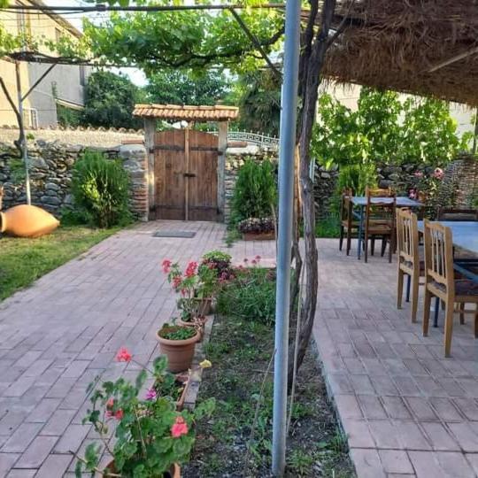Cottage And Gigo Papa'S Wine Cellar Кварели Экстерьер фото